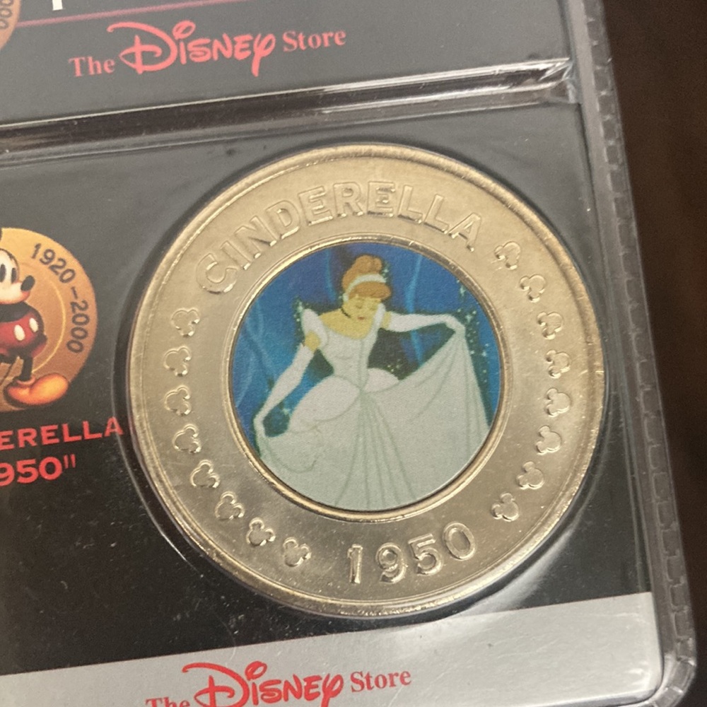Disney Decades Coin - Cinderella 1950